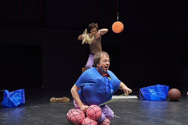 URKNALL
Am Anfang regnete es Kühe